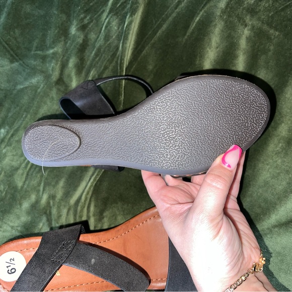 NEW Wedges MIA girl - Picture 3 of 9